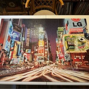 Buffalo 2000 pc puzzle Times Square NYC complete